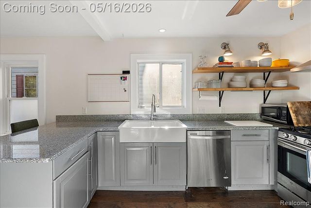 329 E Lawrence Avenue, Royal Oak, MI 48073