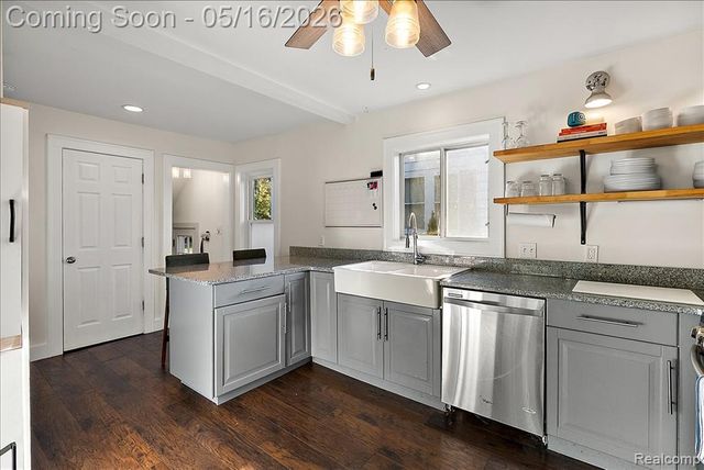 329 E Lawrence Avenue, Royal Oak, MI 48073