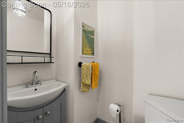 329 E Lawrence Avenue, Royal Oak, MI 48073