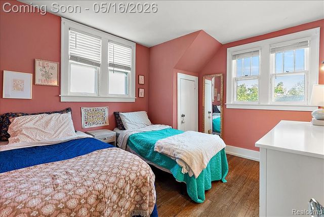 329 E Lawrence Avenue, Royal Oak, MI 48073