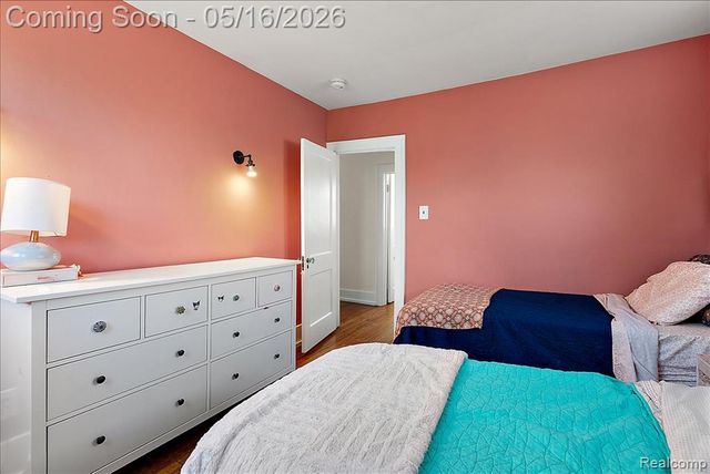 329 E Lawrence Avenue, Royal Oak, MI 48073