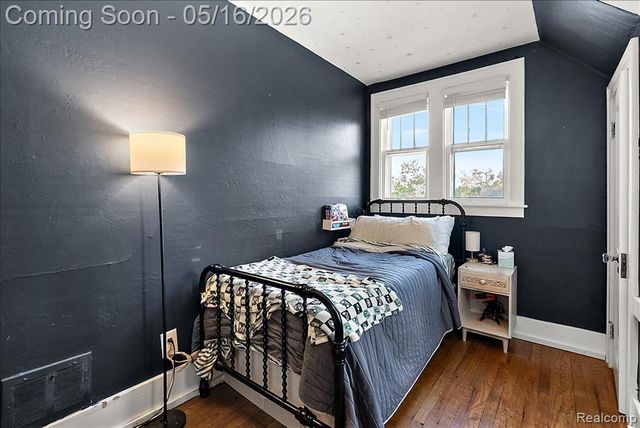 329 E Lawrence Avenue, Royal Oak, MI 48073