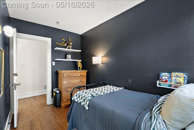 329 E Lawrence Avenue, Royal Oak, MI 48073