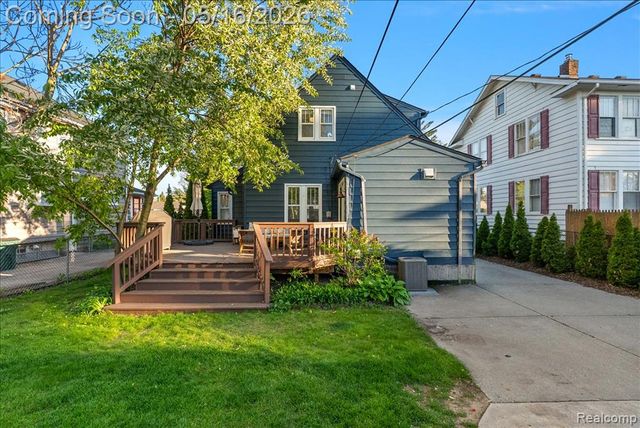 329 E Lawrence Avenue, Royal Oak, MI 48073