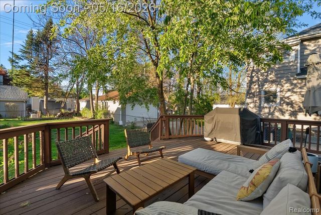 329 E Lawrence Avenue, Royal Oak, MI 48073