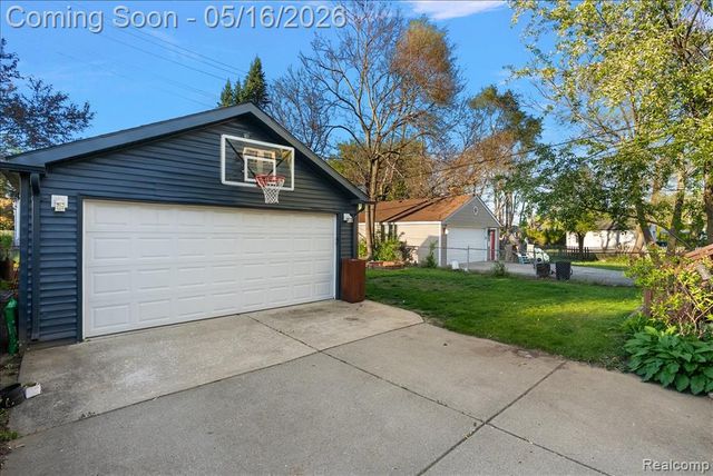 329 E Lawrence Avenue, Royal Oak, MI 48073