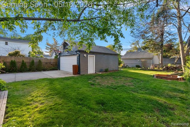 329 E Lawrence Avenue, Royal Oak, MI 48073