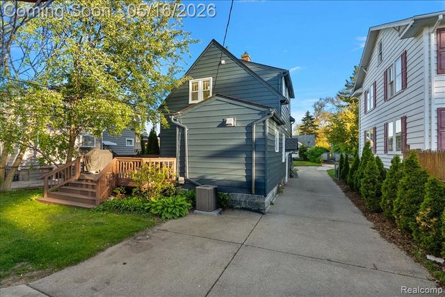 329 E Lawrence Avenue, Royal Oak, MI 48073