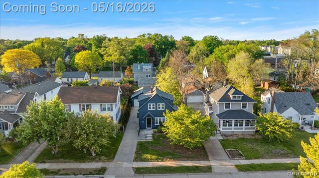 329 E Lawrence Avenue, Royal Oak, MI 48073