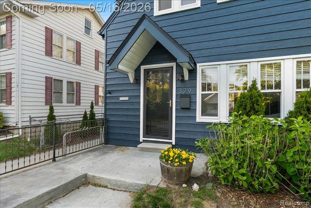 329 E Lawrence Avenue, Royal Oak, MI 48073