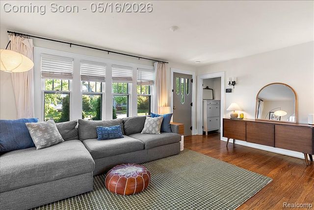 329 E Lawrence Avenue, Royal Oak, MI 48073
