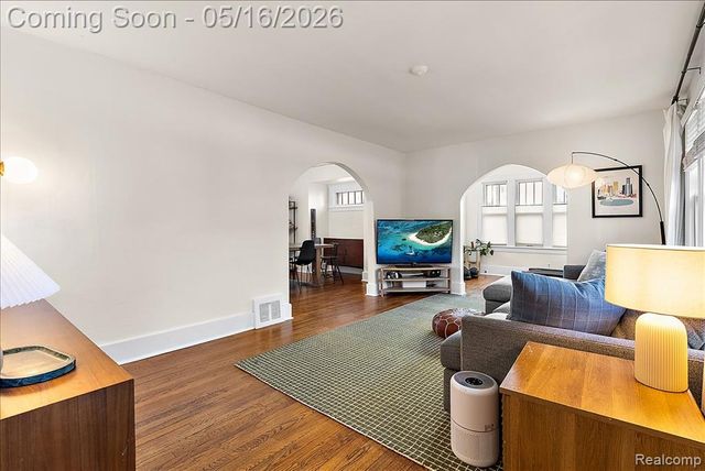 329 E Lawrence Avenue, Royal Oak, MI 48073