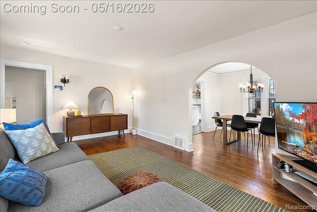 329 E Lawrence Avenue, Royal Oak, MI 48073