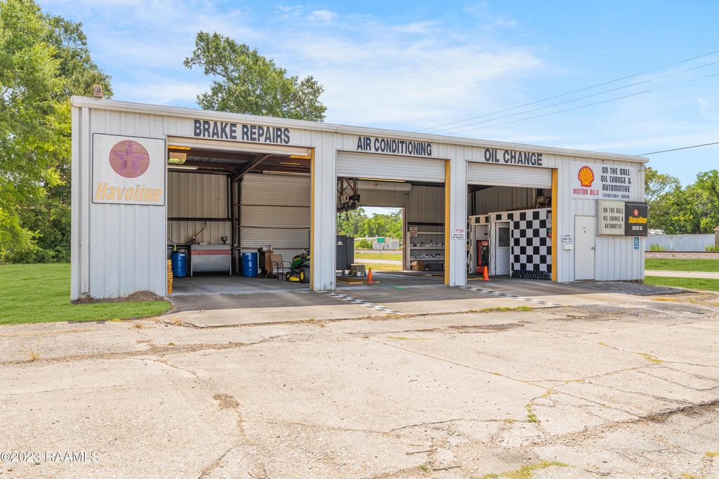 1707 E St Peter Street, New Iberia, LA 70560
