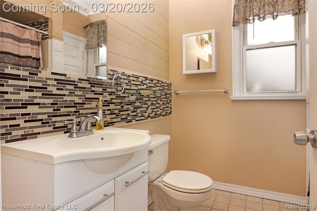 8335 Harding, Center Line, MI 48015