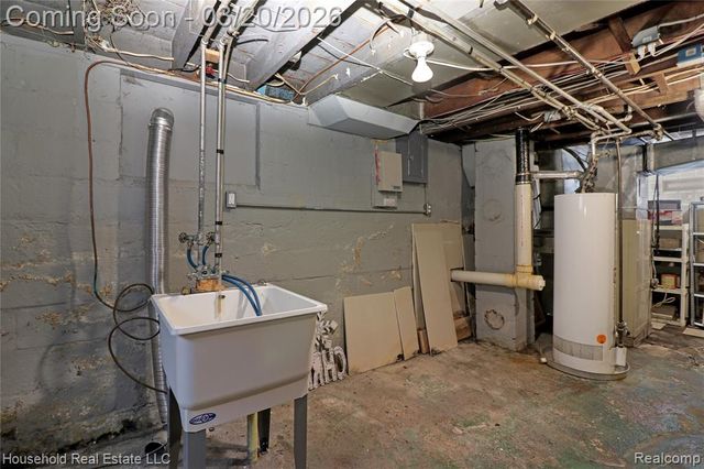 8335 Harding, Center Line, MI 48015