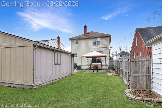 8335 Harding, Center Line, MI 48015