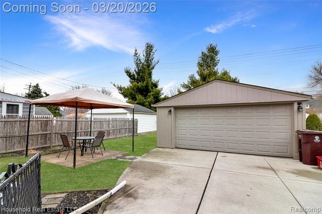 8335 Harding, Center Line, MI 48015