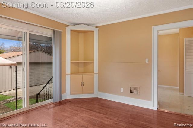 8335 Harding, Center Line, MI 48015