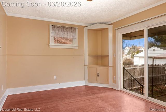 8335 Harding, Center Line, MI 48015