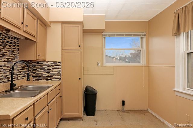 8335 Harding, Center Line, MI 48015