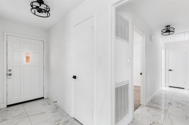 4308 Pine Shadows Street, Dickinson, TX 77539