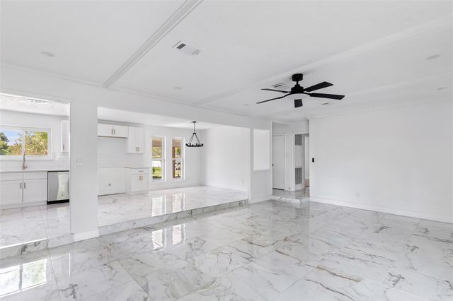 4308 Pine Shadows Street, Dickinson, TX 77539