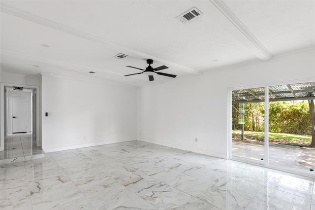 4308 Pine Shadows Street, Dickinson, TX 77539