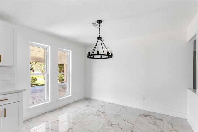4308 Pine Shadows Street, Dickinson, TX 77539