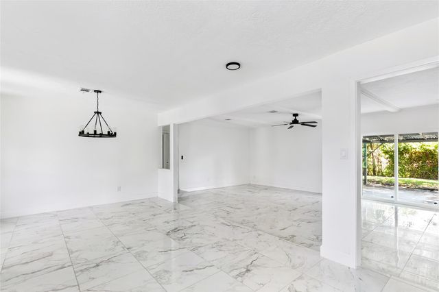 4308 Pine Shadows Street, Dickinson, TX 77539