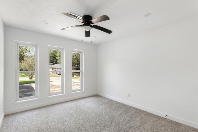 4308 Pine Shadows Street, Dickinson, TX 77539