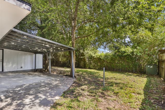 4308 Pine Shadows Street, Dickinson, TX 77539