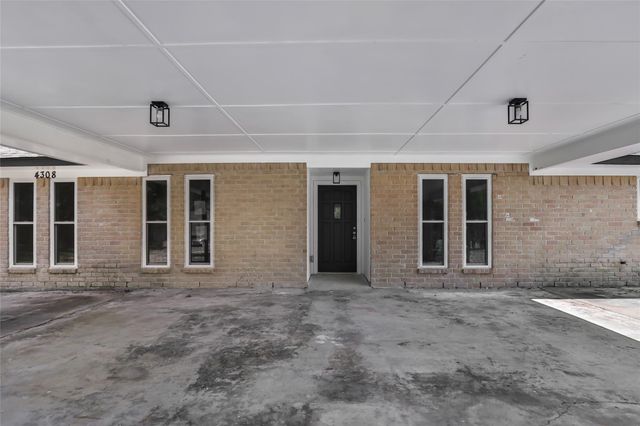 4308 Pine Shadows Street, Dickinson, TX 77539