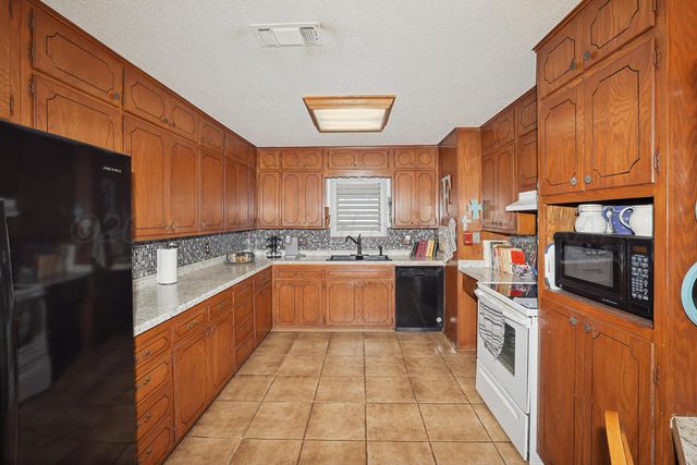 1201 Purnell Avenue, Stratford, TX 79084