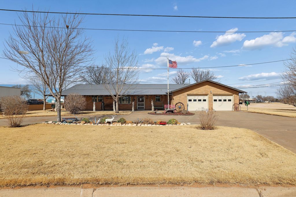 1201 Purnell Avenue, Stratford, TX 79084