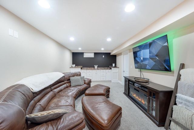 W142N6728 Washington AVENUE, Menomonee Falls, WI 53051