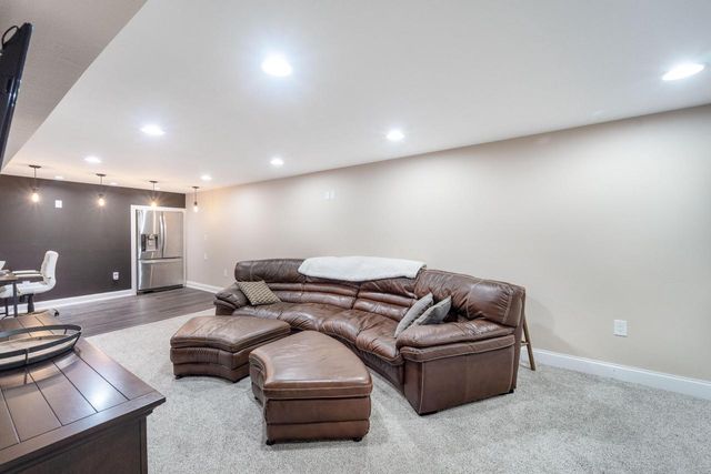 W142N6728 Washington AVENUE, Menomonee Falls, WI 53051