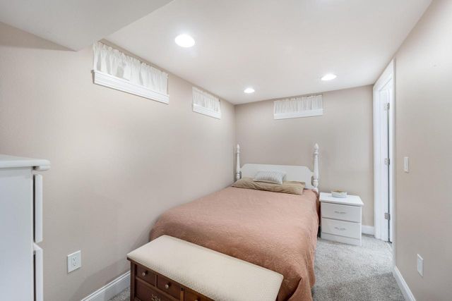 W142N6728 Washington AVENUE, Menomonee Falls, WI 53051
