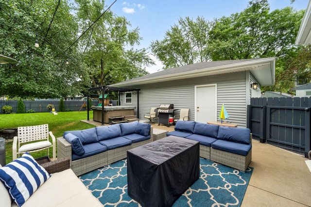 W142N6728 Washington AVENUE, Menomonee Falls, WI 53051