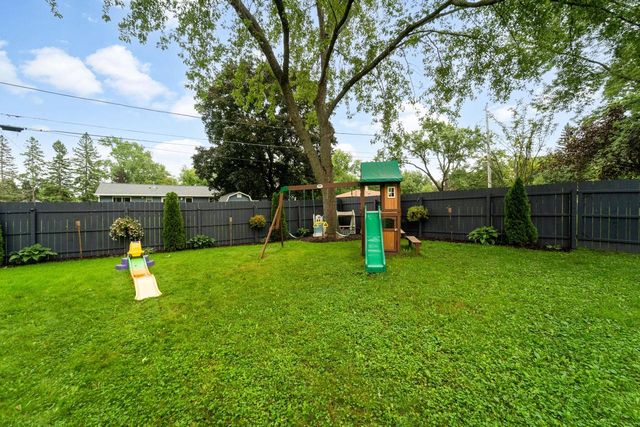 W142N6728 Washington AVENUE, Menomonee Falls, WI 53051