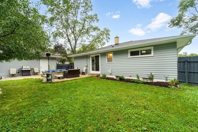W142N6728 Washington AVENUE, Menomonee Falls, WI 53051