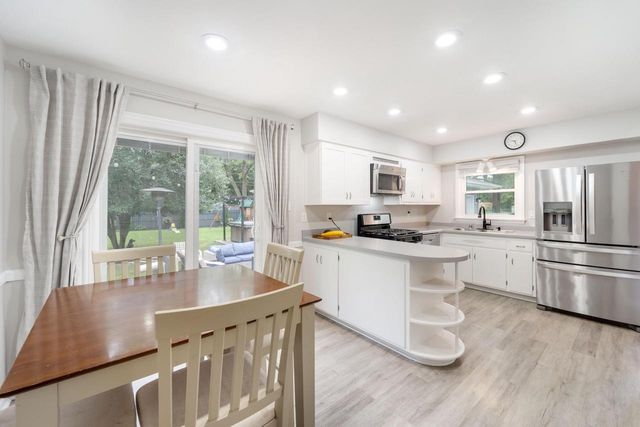 W142N6728 Washington AVENUE, Menomonee Falls, WI 53051