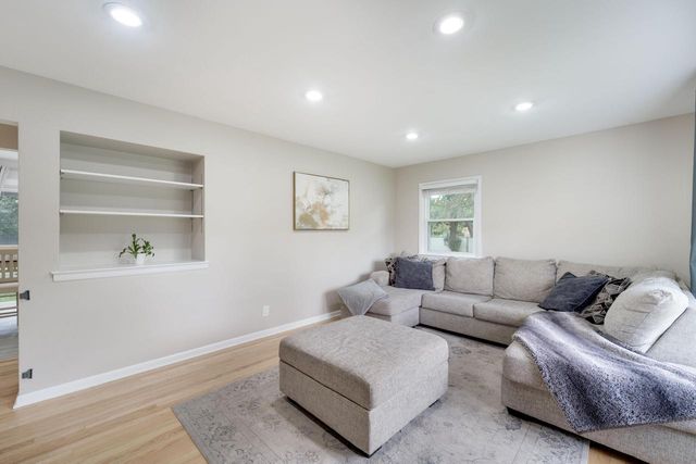 W142N6728 Washington AVENUE, Menomonee Falls, WI 53051