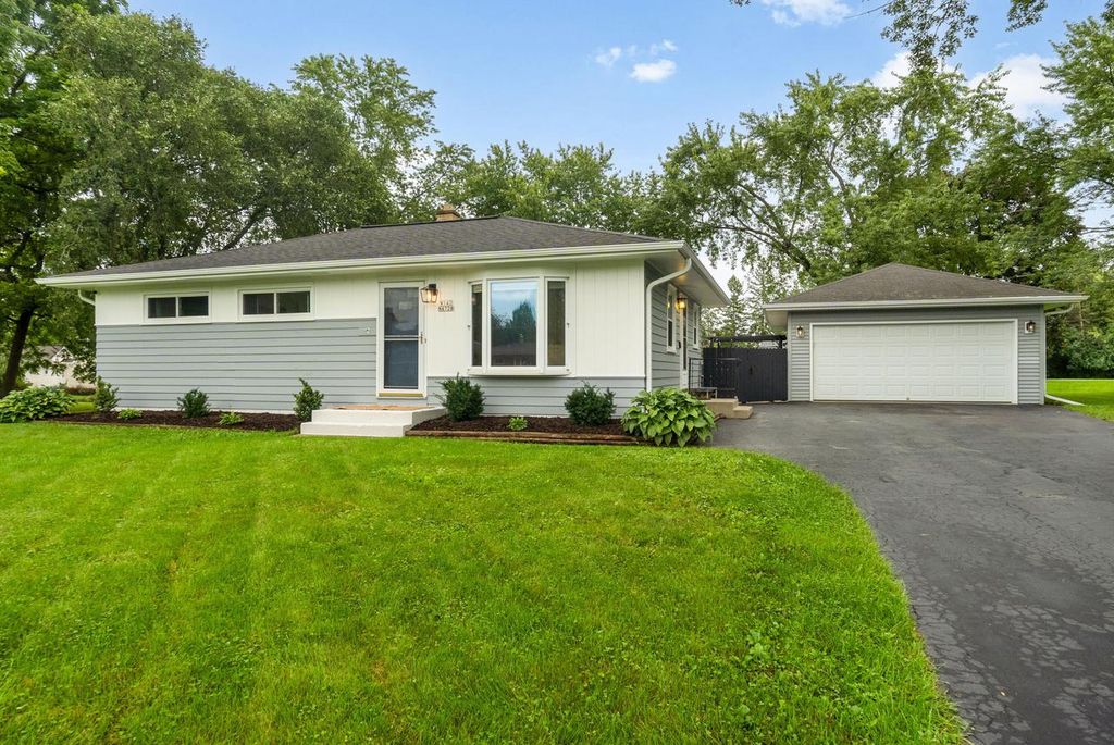 W142N6728 Washington AVENUE, Menomonee Falls, WI 53051