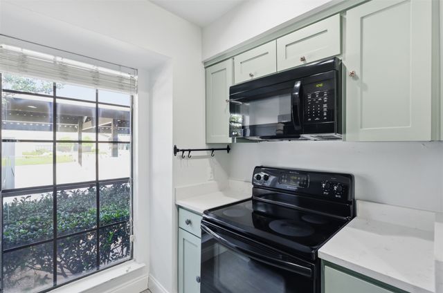 322 W Harwood Road B, Hurst, TX 76054