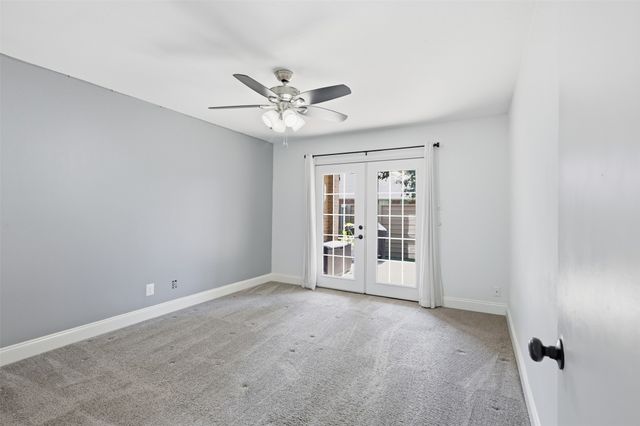 322 W Harwood Road B, Hurst, TX 76054