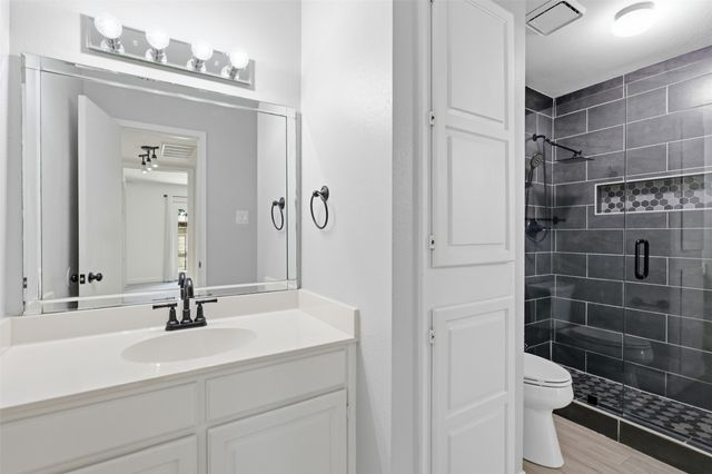 322 W Harwood Road B, Hurst, TX 76054
