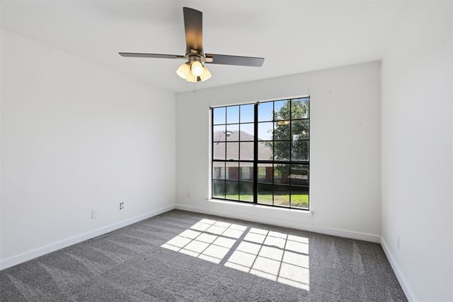 322 W Harwood Road B, Hurst, TX 76054