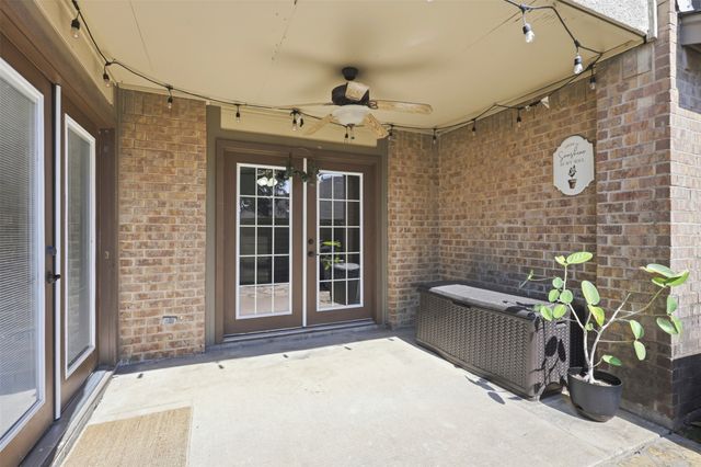 322 W Harwood Road B, Hurst, TX 76054