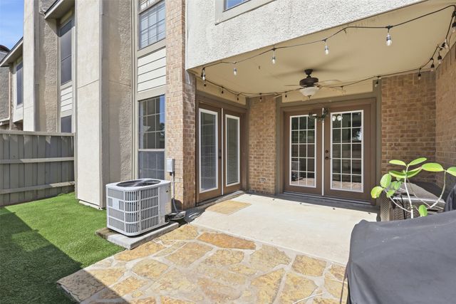 322 W Harwood Road B, Hurst, TX 76054